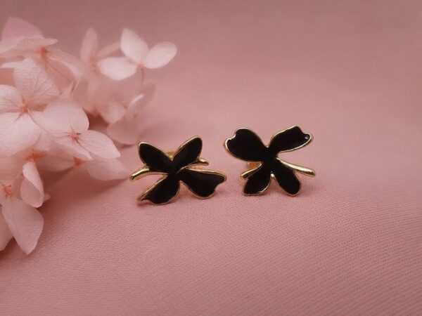 earring black 1